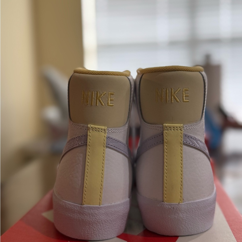 Nike Blazer Mid '77 BG in White and Yellow - Picture 3 of 9